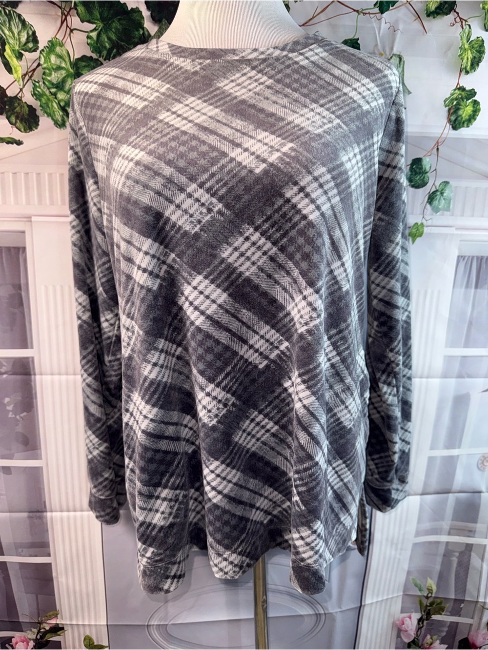1034-d&Co Gray Plaid Long-Sleeve Pullover Sweatshirt - Relaxed Fit